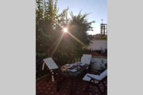 Casa en GRANADA con jardín, fácil aparcamiento calle